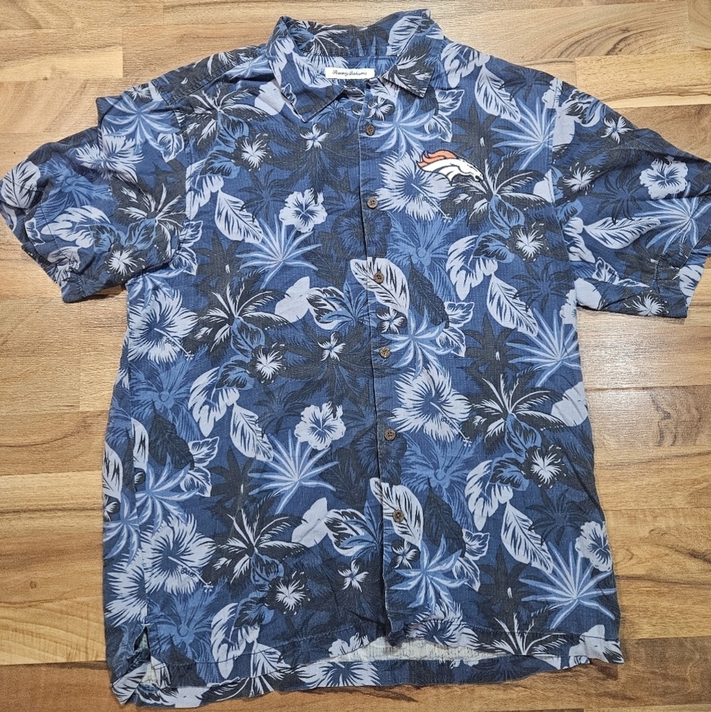 Tommy Bahama NFL Denver Broncos Hawaiian Shirt LT Blue 100% Silk